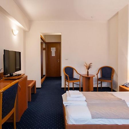 Hotel Excelsior ティミショアラ エクステリア 写真
