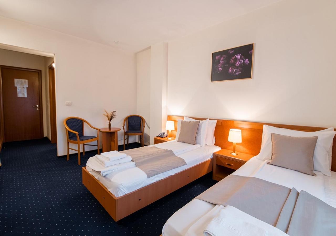 Hotel Excelsior ティミショアラ エクステリア 写真