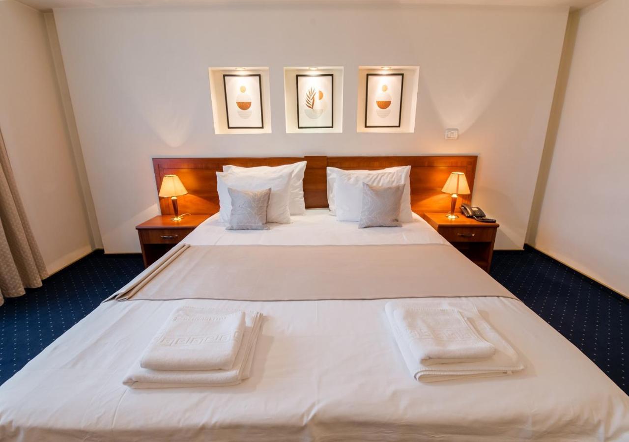 Hotel Excelsior ティミショアラ エクステリア 写真