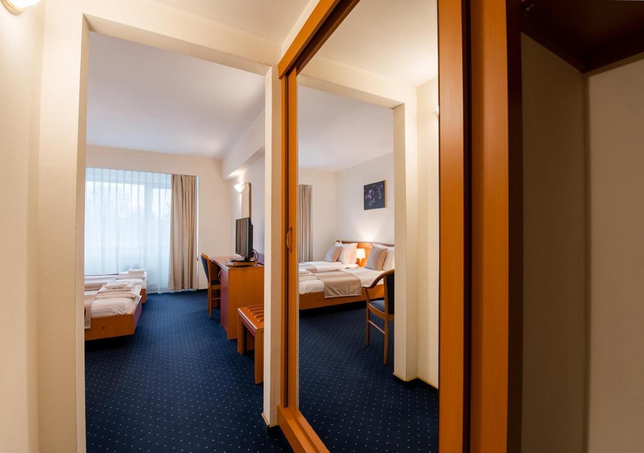 Hotel Excelsior ティミショアラ エクステリア 写真