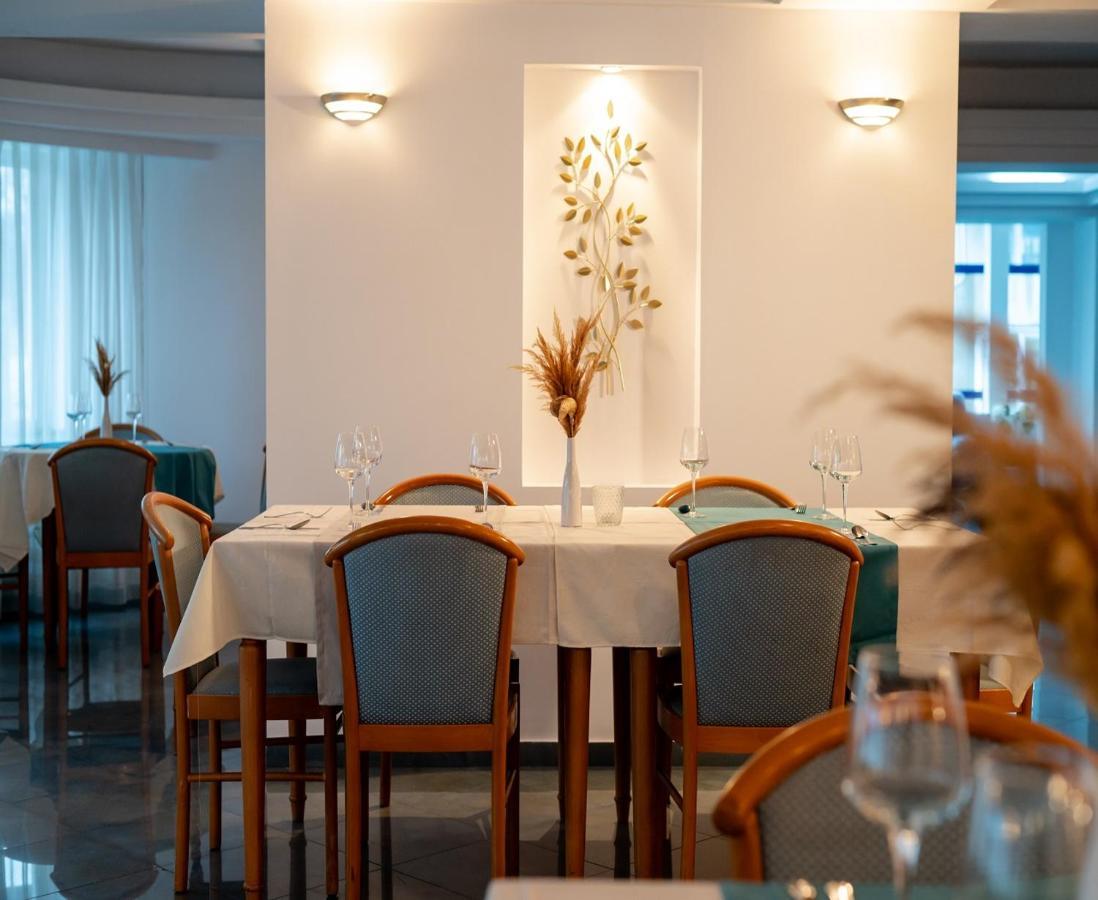 Hotel Excelsior ティミショアラ エクステリア 写真