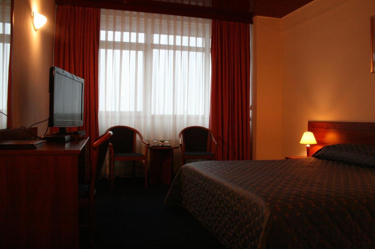 Hotel Excelsior ティミショアラ エクステリア 写真