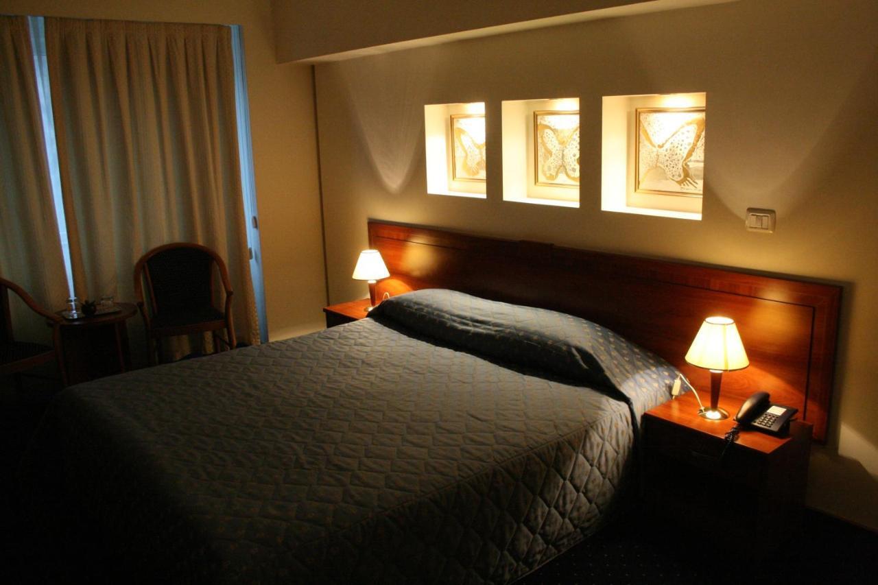 Hotel Excelsior ティミショアラ エクステリア 写真